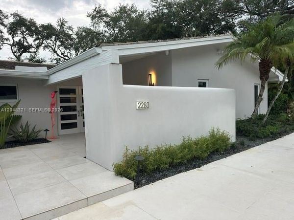 2280 NE 201st St , Miami, FL 33180