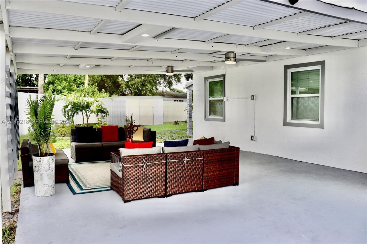 16201 NW 18th Pl, Miami Gardens, FL 33054 Photo