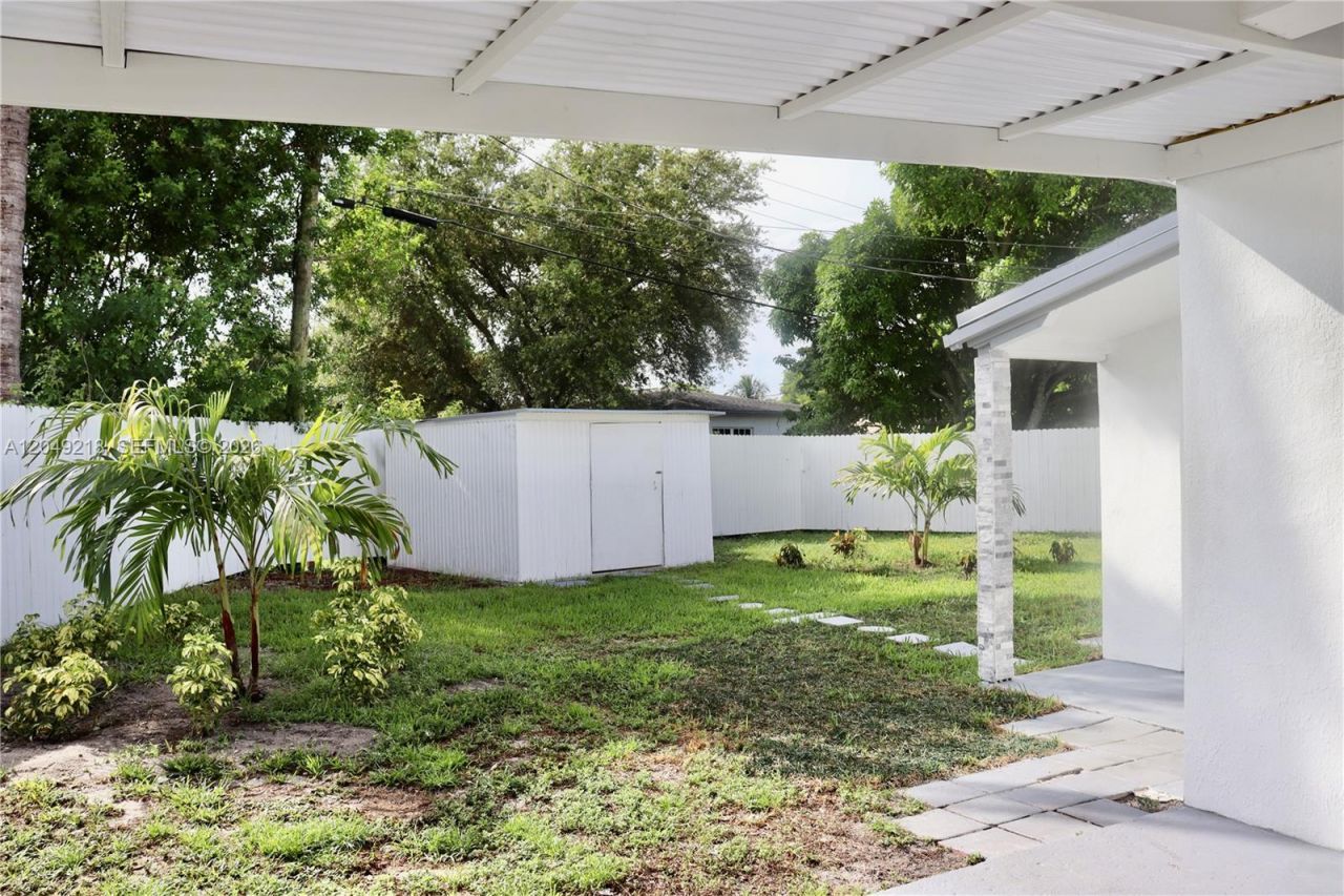 16201 NW 18th Pl, Miami Gardens, FL 33054 Photo