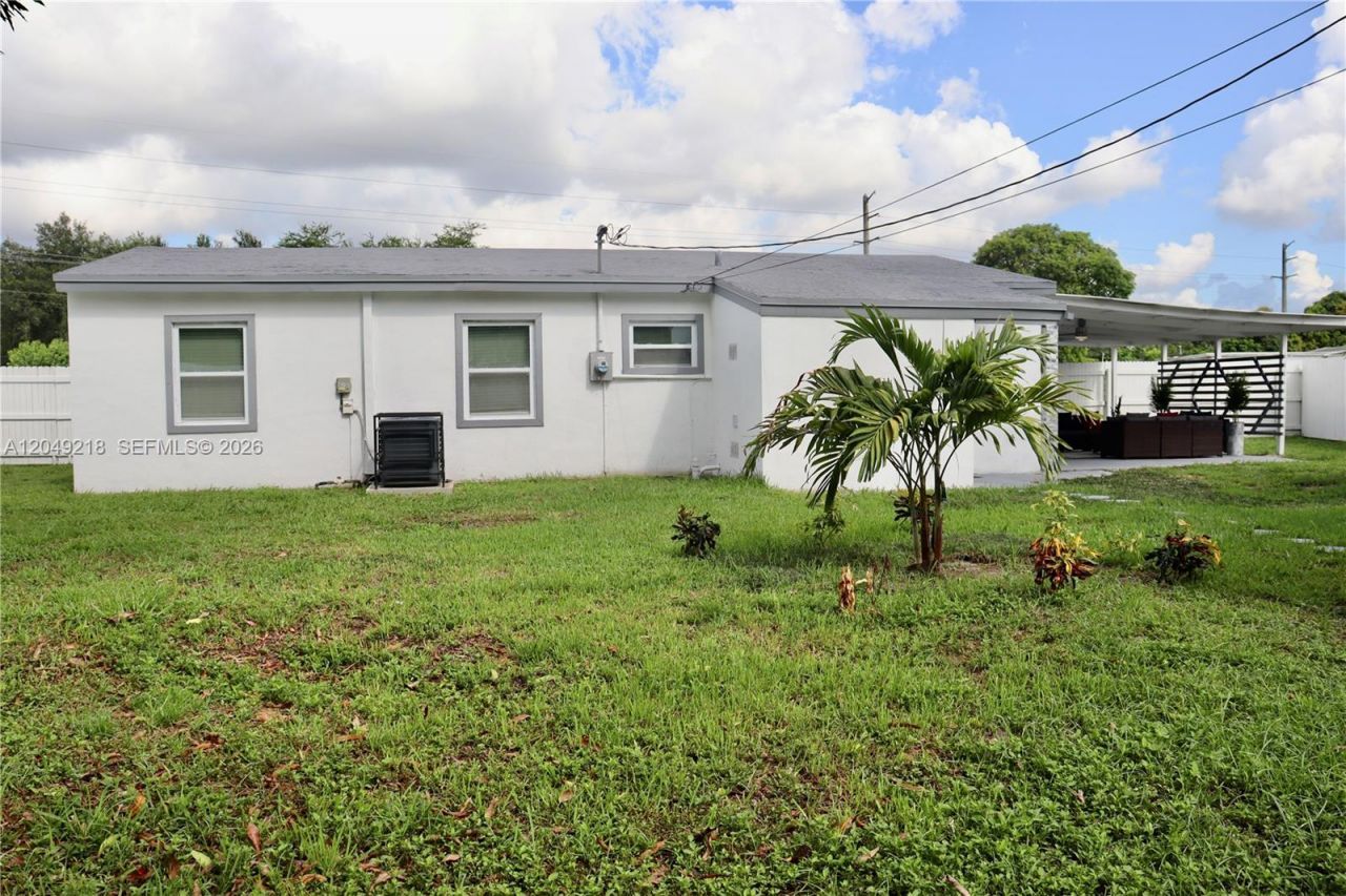 16201 NW 18th Pl, Miami Gardens, FL 33054 Photo
