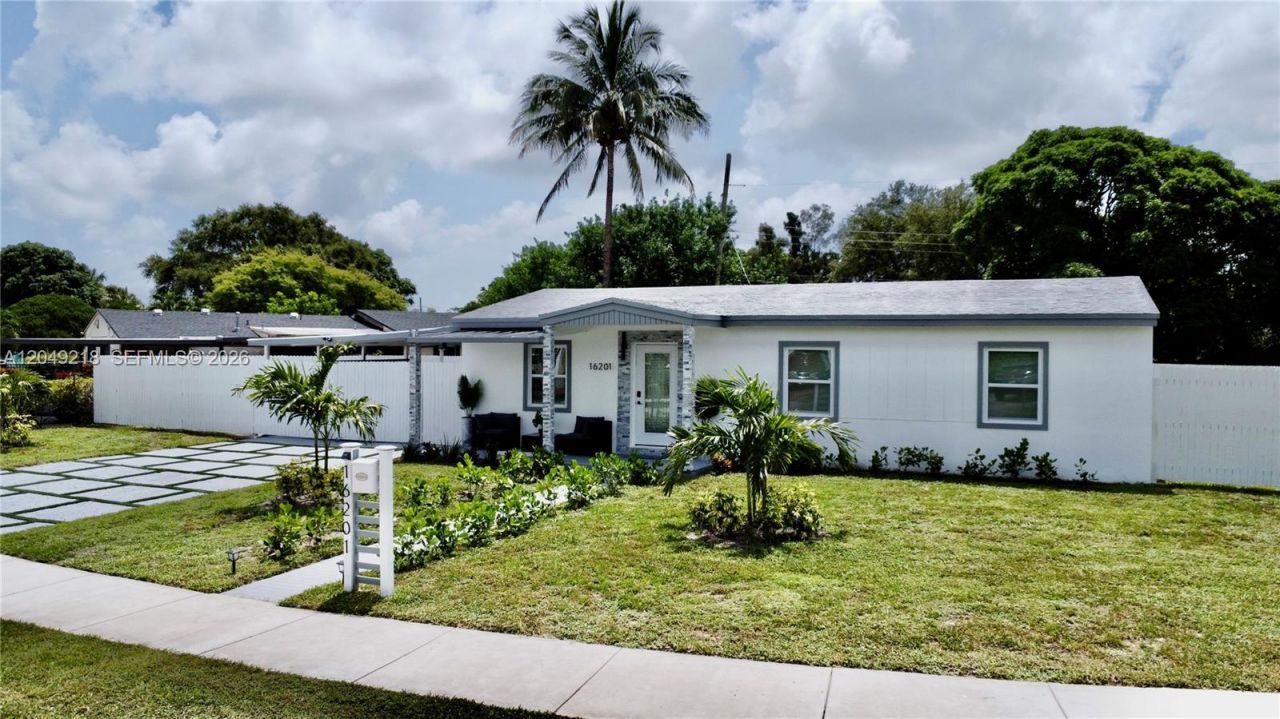 16201 NW 18th Pl, Miami Gardens, FL 33054 Photo
