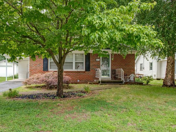 412 4th St , Lawrenceburg, TN 38464