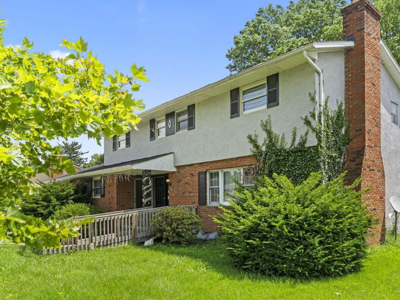 1394 Yorktown Road , Columbus, OH 43232 Photo 6