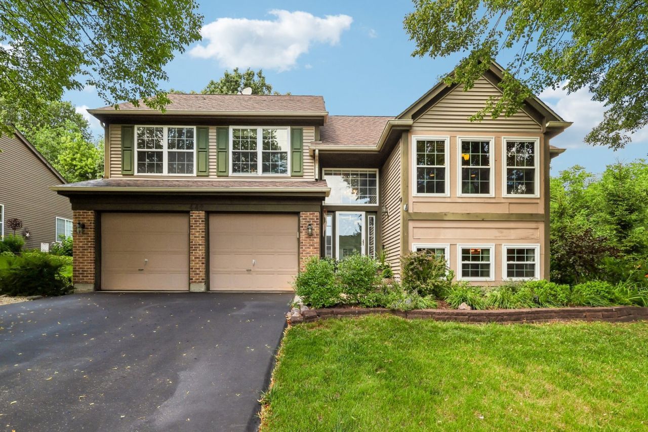 442 Harbor Drive, Carpentersville, IL 60110