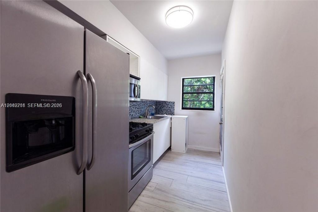 7845 NE Bayshore Ct, Unit 8, Miami, FL 33138 Photo