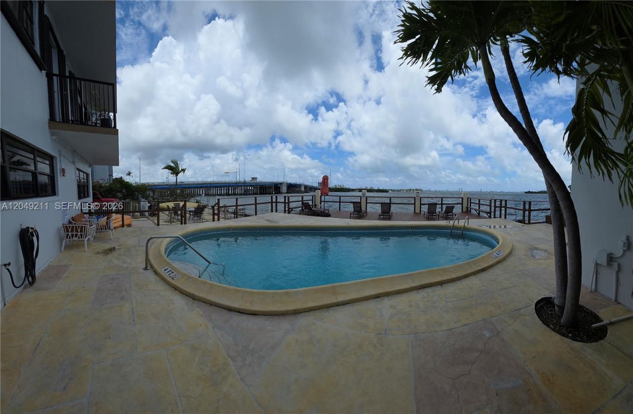 7845 NE Bayshore Ct, Unit 8, Miami, FL 33138 Photo