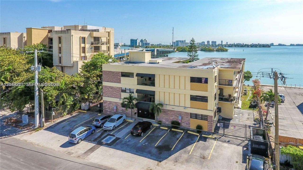 7845 NE Bayshore Ct, Unit 8, Miami, FL 33138 Photo