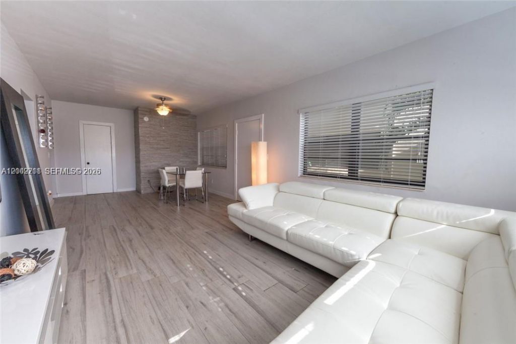 7845 NE Bayshore Ct, Unit 8, Miami, FL 33138 Photo