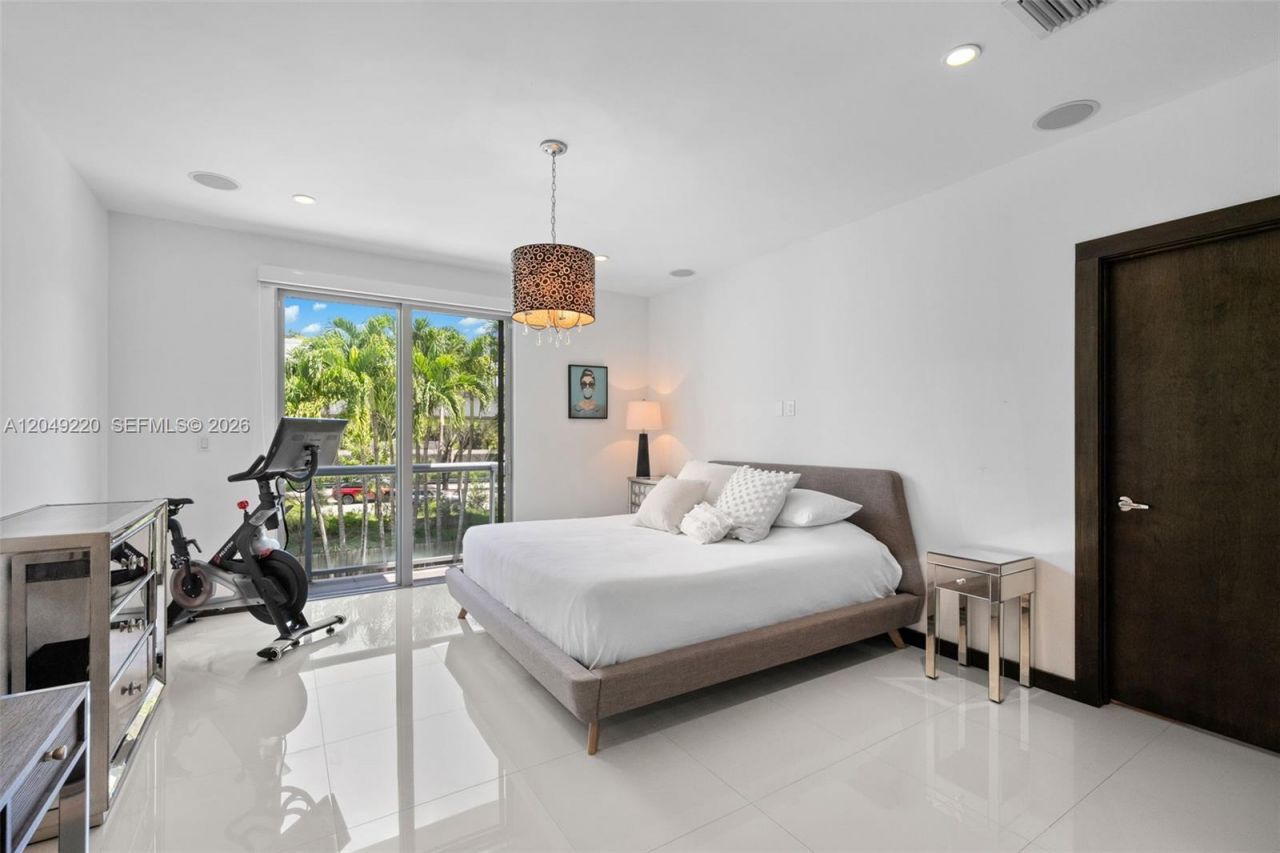 3567 SW 1st Ave, Unit 3567, Miami, FL 33145 Photo