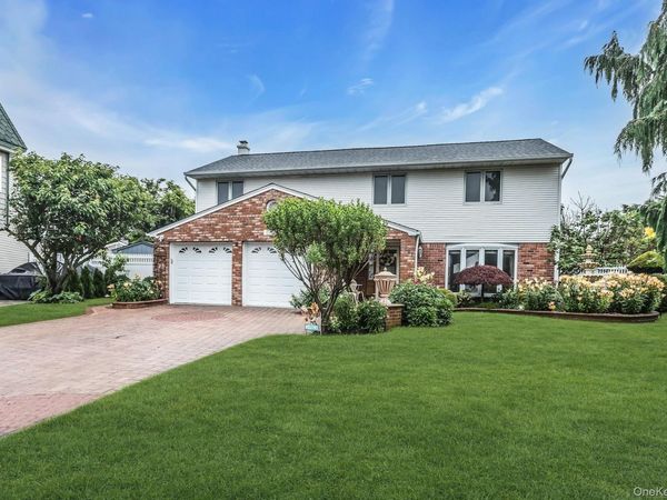 3901 Jane Court , Seaford, NY 11783