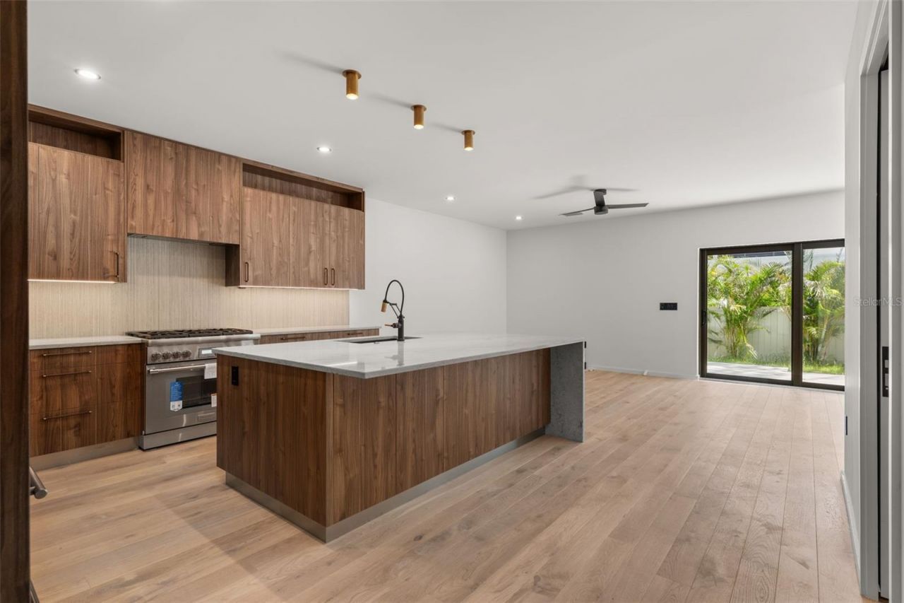 1681 Oak Street, Sarasota, FL 34236 Photo