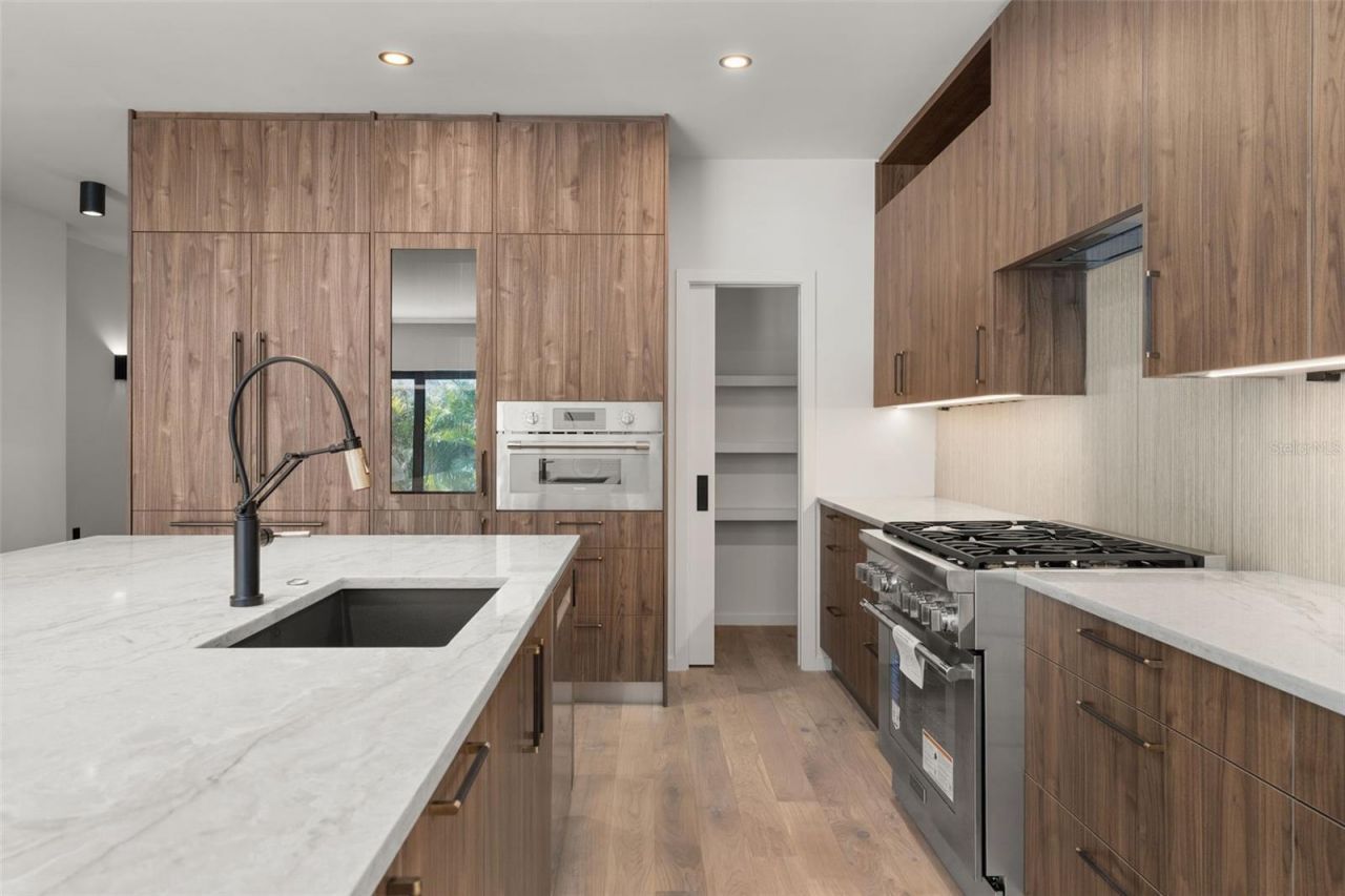 1681 Oak Street, Sarasota, FL 34236 Photo