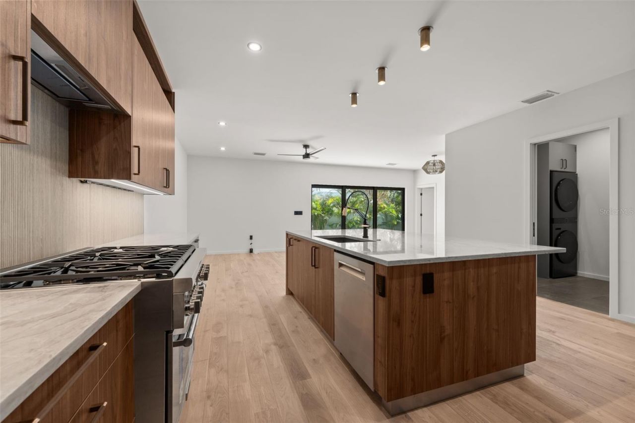 1681 Oak Street, Sarasota, FL 34236 Photo
