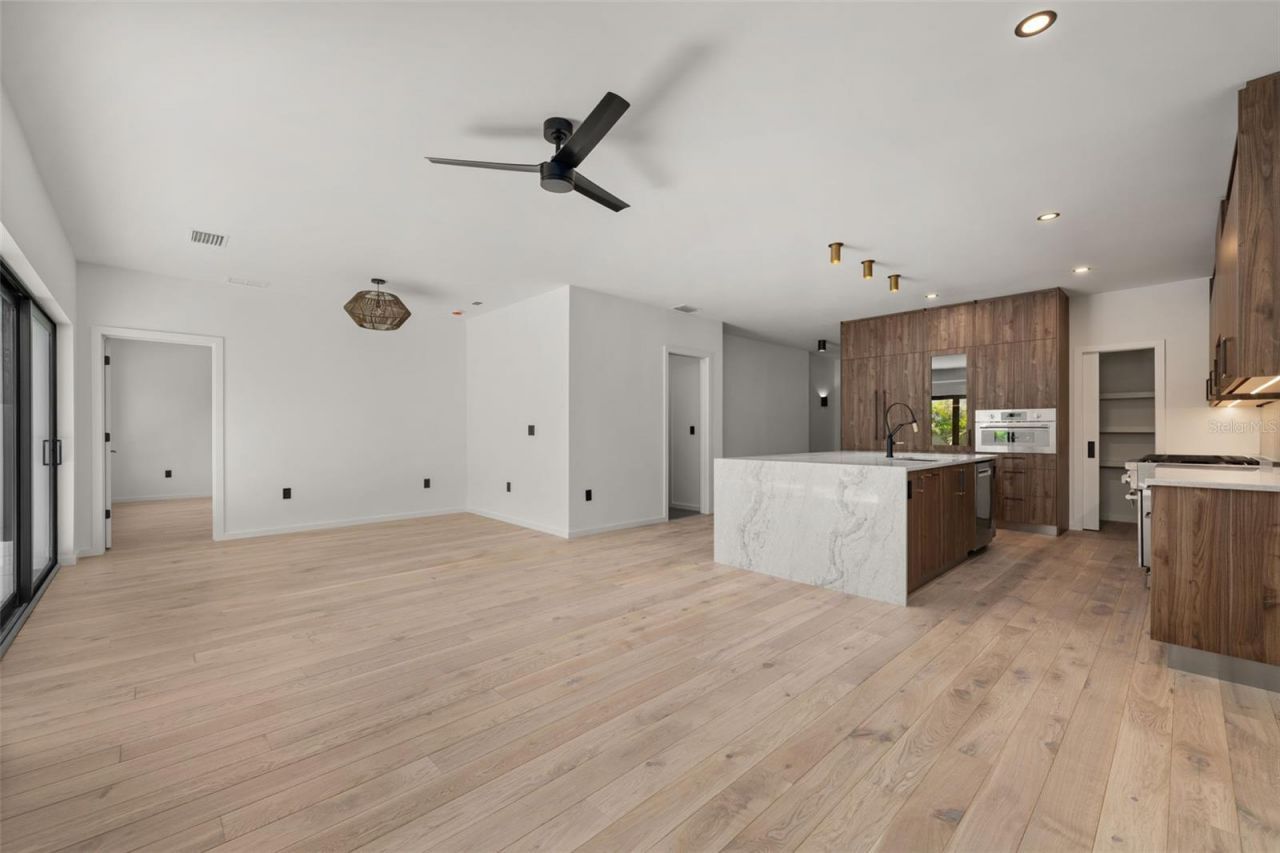 1681 Oak Street, Sarasota, FL 34236 Photo