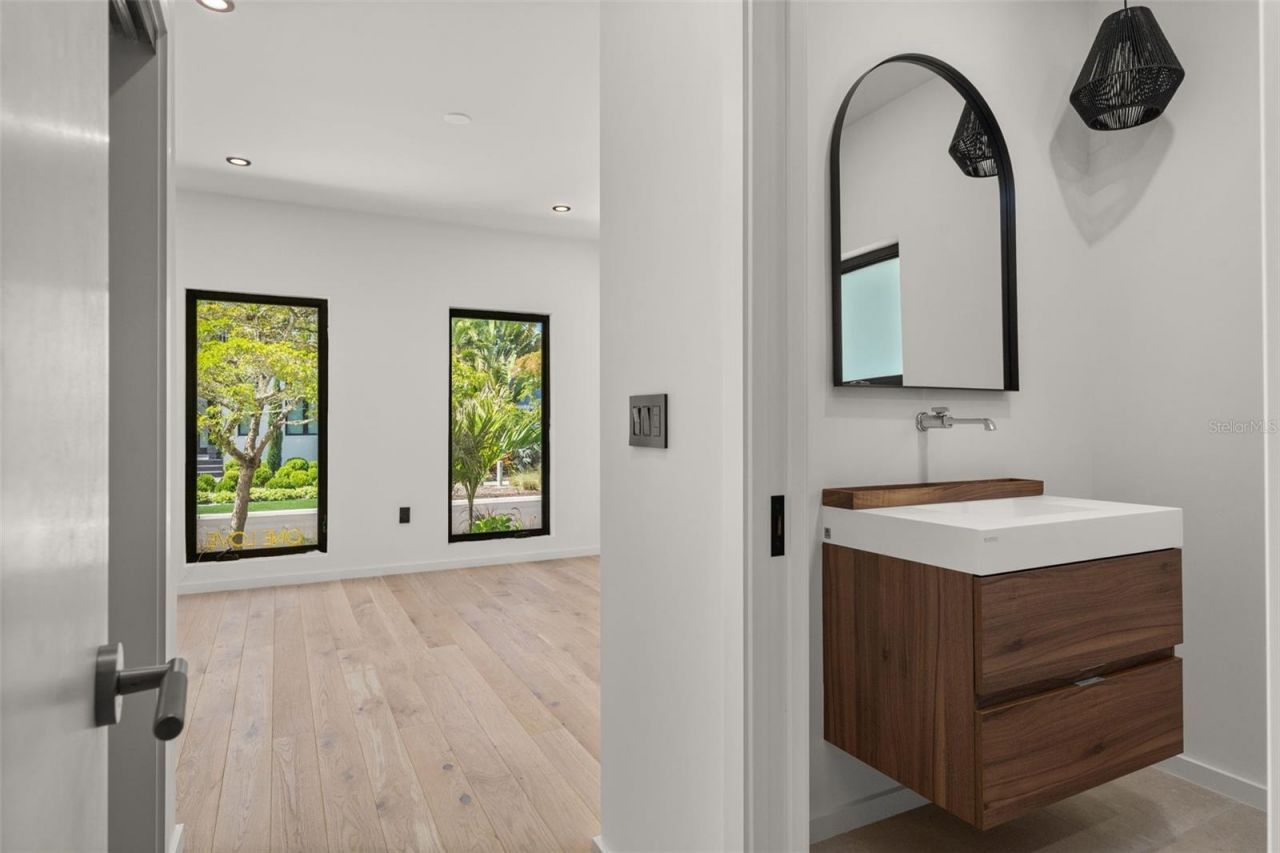 1681 Oak Street, Sarasota, FL 34236 Photo