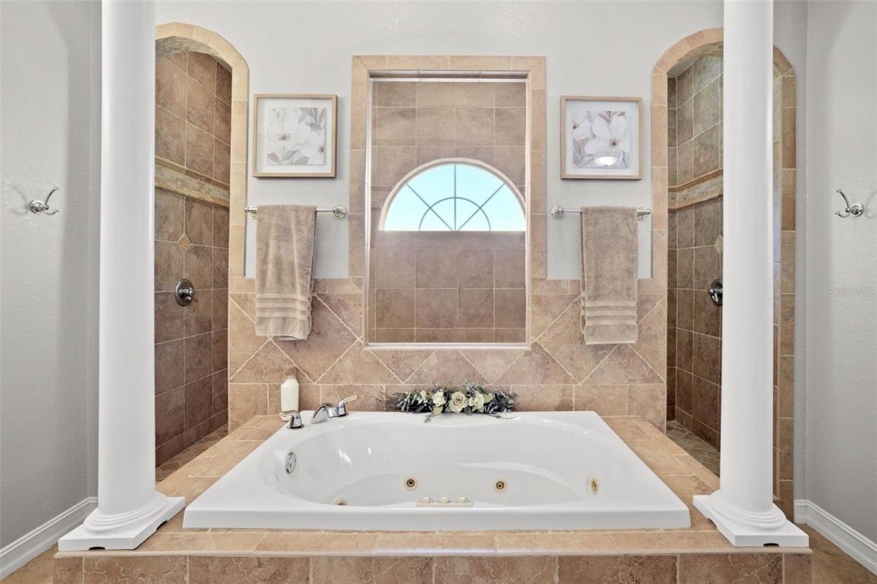 11518 Hammock Oaks Court , Lithia, FL 33547 Photo