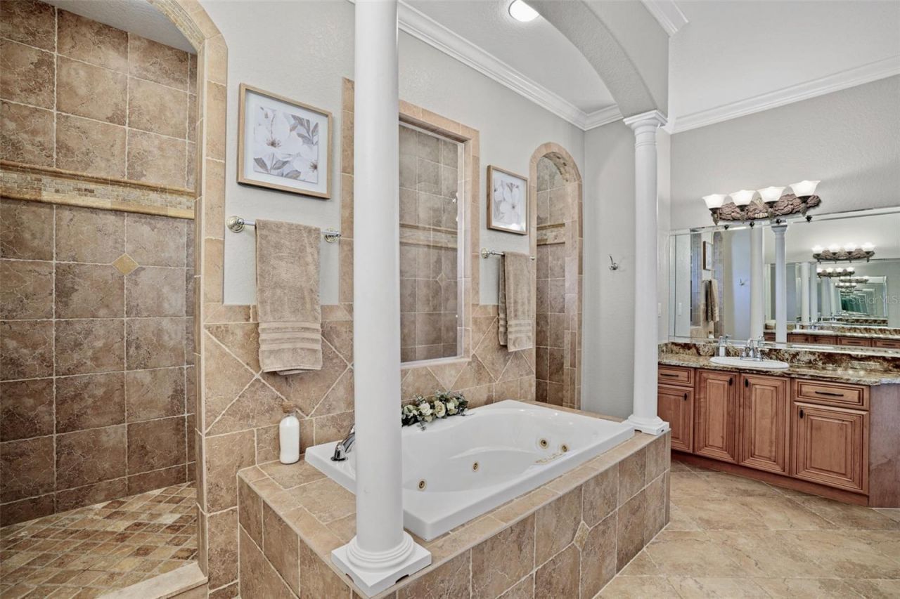 11518 Hammock Oaks Court , Lithia, FL 33547 Photo