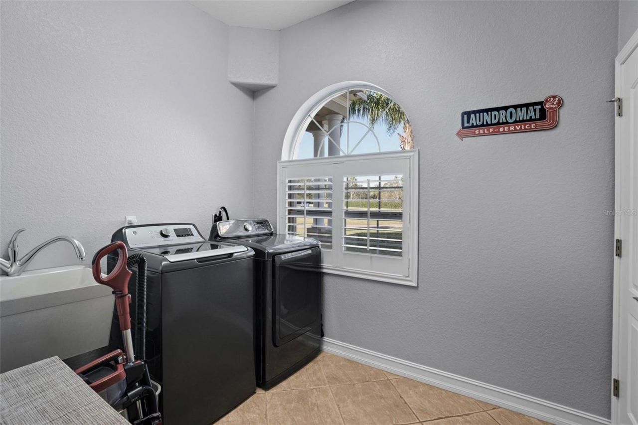 11518 Hammock Oaks Court , Lithia, FL 33547 Photo