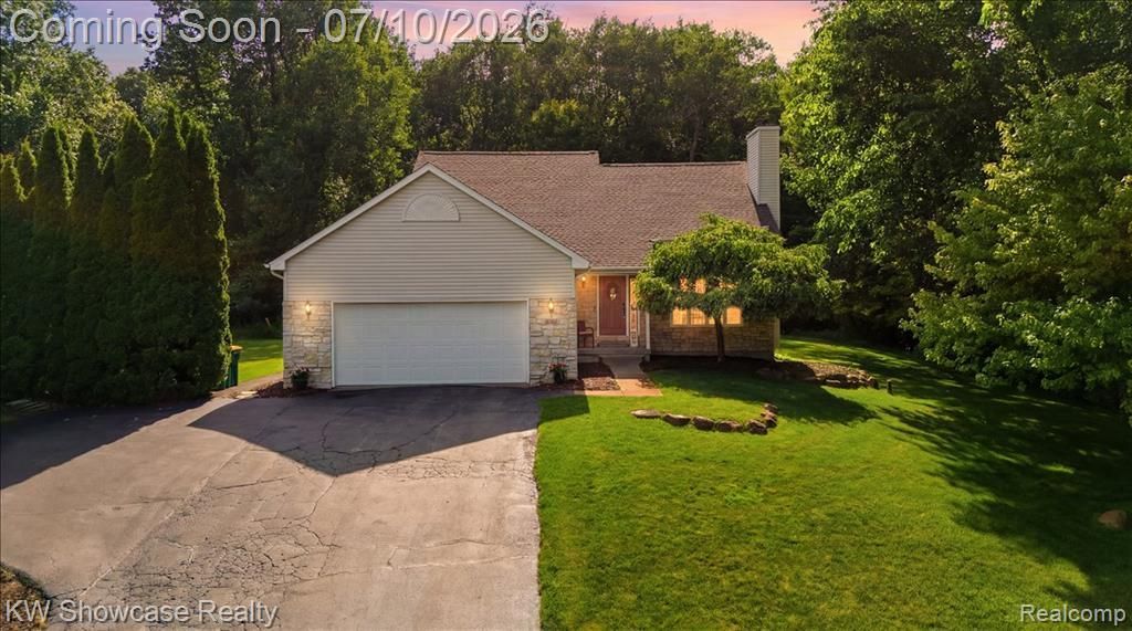 525 Aarons Way, Brandon Township, MI 48462 Main Photo