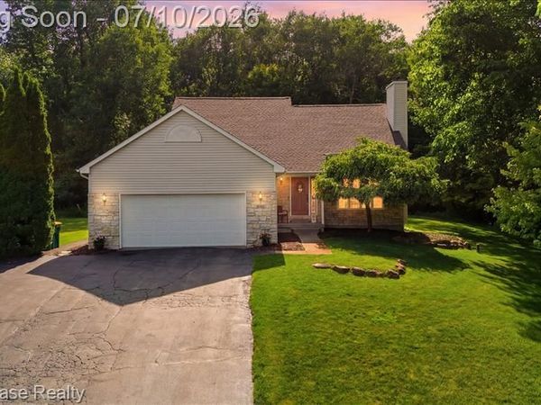 525 Aarons Way, Brandon Twp, MI 48462