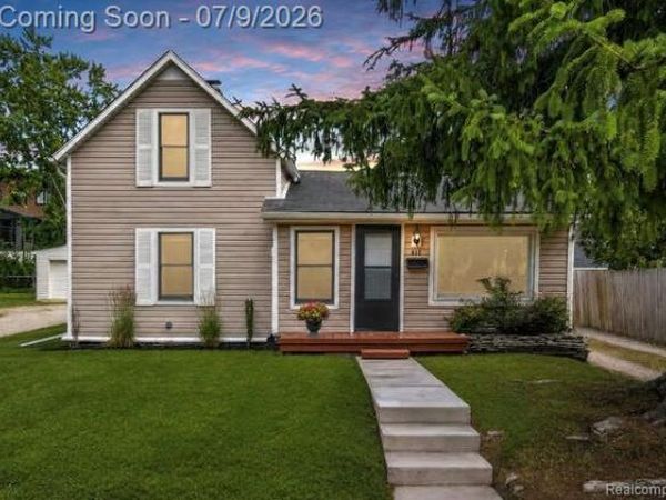 610 Quarter Street, Rochester, MI 48307