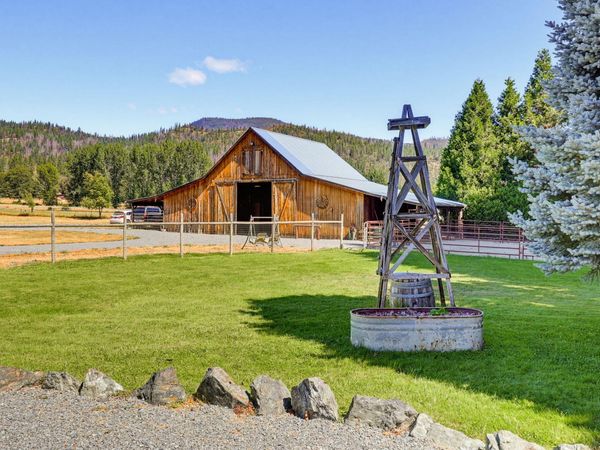 7935 Upper Applegate Road, Jacksonville, OR 97530