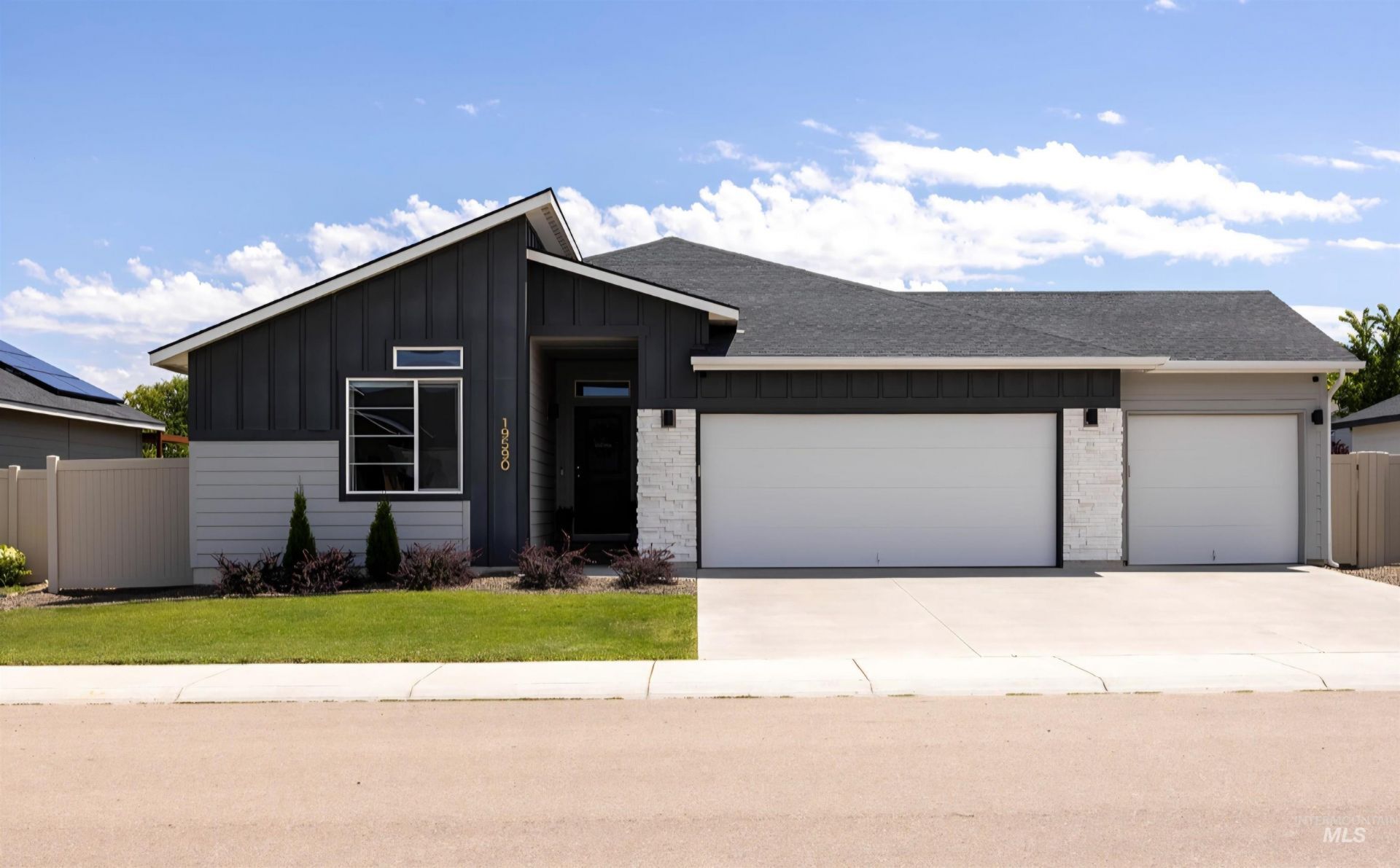 19590 Watling Avenue, Caldwell, ID 83605 Main Photo
