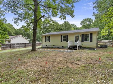 95 B-A-H RD , Scottsville, VA 24590