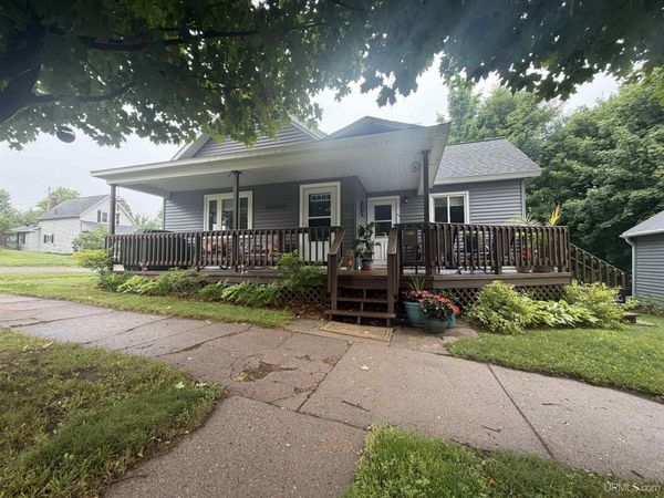 318 McKenzie Avenue, Negaunee, MI 49866