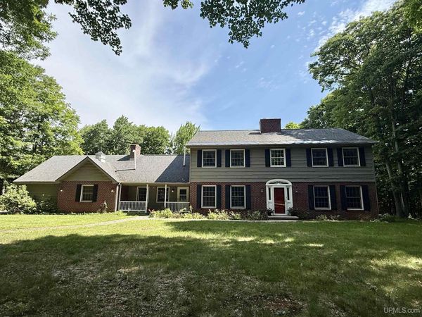 27 Oak Hill Drive, Marquette Twp, MI 49855