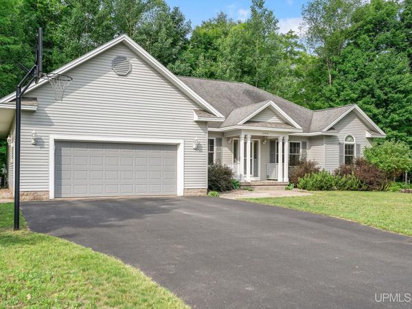 2916 Parkview Drive, Marquette, MI 49855