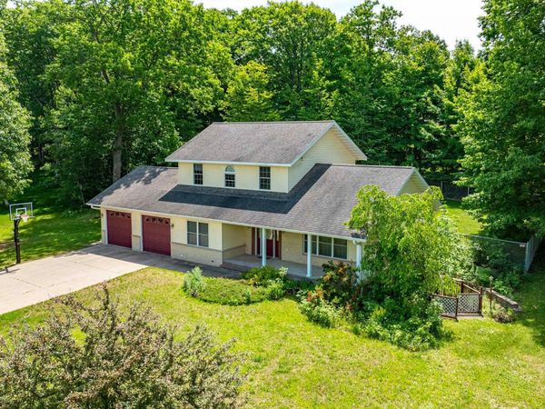 1909 Robindale Drive, Houghton, MI 49931