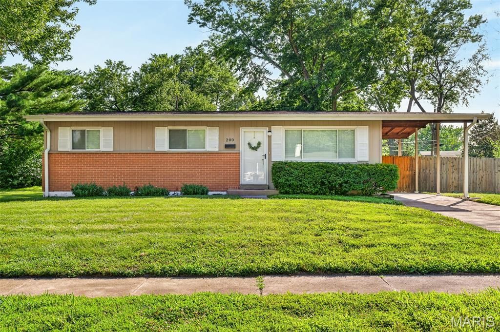 200 Falcon Drive, Florissant, MO 63031 Main Photo