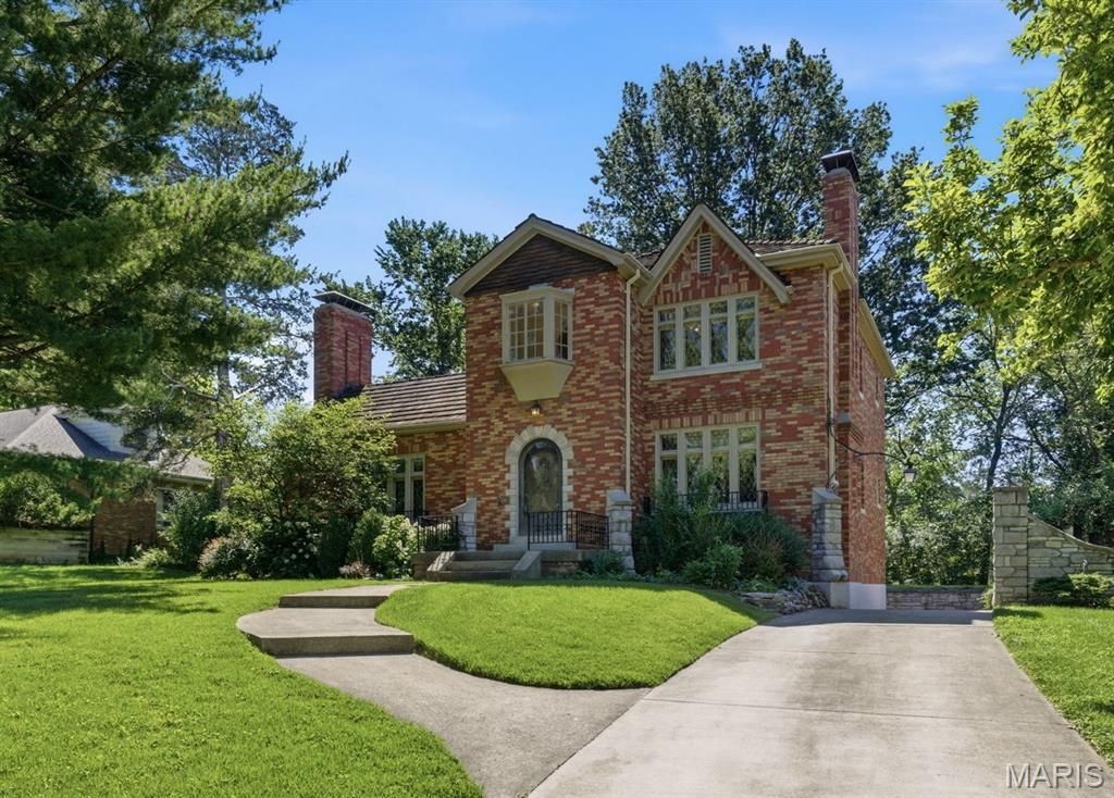 28 Grantwood Lane , Saint Louis, MO 63123 Main Photo