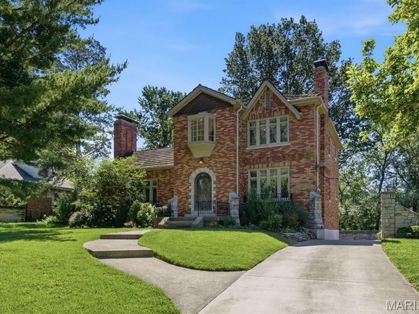 28 Grantwood Lane , St Louis, MO 63123
