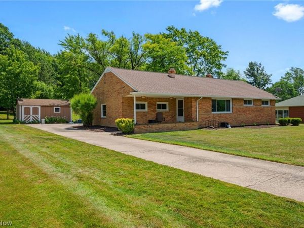 2075 Heatherlane Drive , Broadview Heights, OH 44147