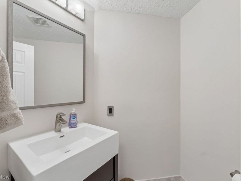 180 Fox Hollow Drive, Unit 302, Mayfield Heights, OH 44124 Photo 27