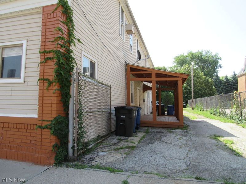 6128 Lausche Avenue, Cleveland, OH 44103 Photo 12