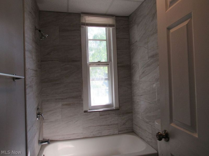 6128 Lausche Avenue, Cleveland, OH 44103 Photo 24