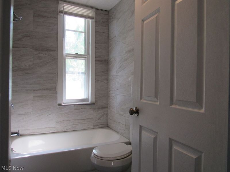 6128 Lausche Avenue, Cleveland, OH 44103 Photo 25