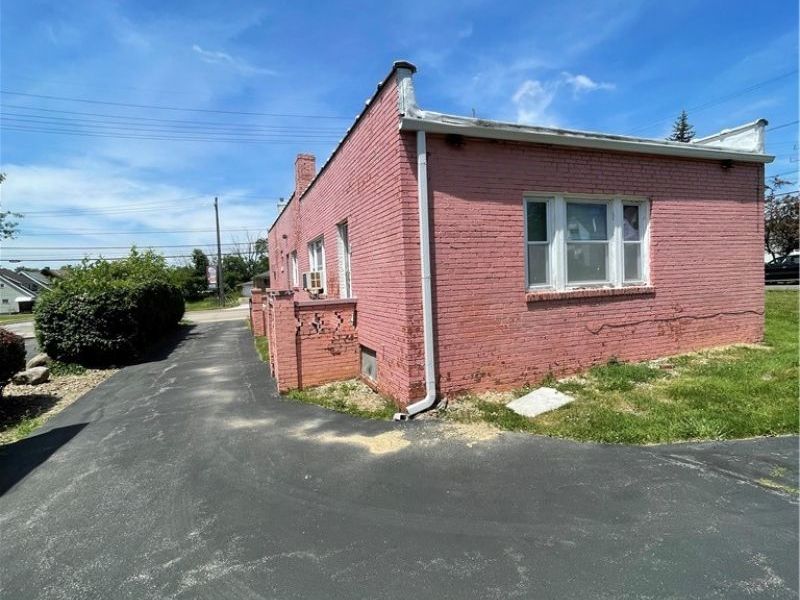 4567 Lee Road, Cleveland, OH 44128 Photo 2