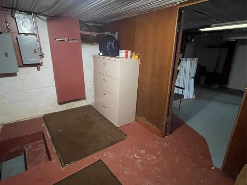 4567 Lee Road, Cleveland, OH 44128 Photo 20