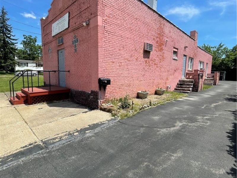 4567 Lee Road, Cleveland, OH 44128 Photo 3