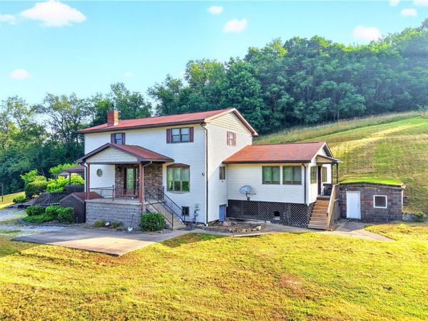 218 Blosser Hill Rd, Lake Lynn, PA 15451