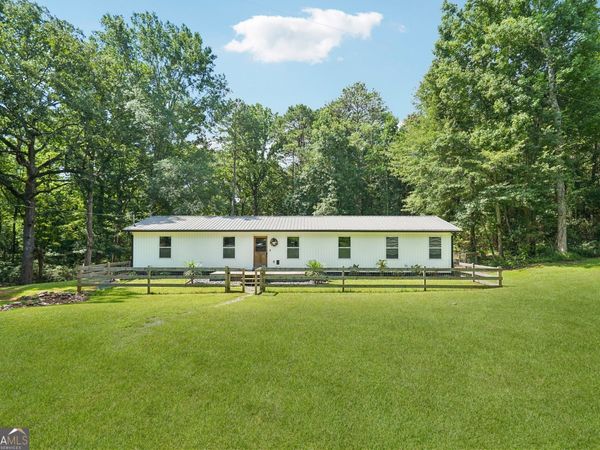 1199 Bo Bo Banks Road, Grantville, GA 30220
