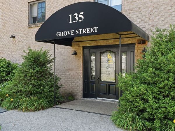 135 Grove St, Unit 131, Rockland, MA 02370
