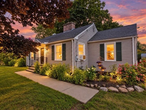 35 Pinehurst St, Westfield, MA 01085