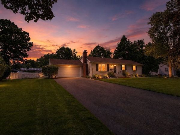 88 Meadowlark Dr., Longmeadow, MA 01106
