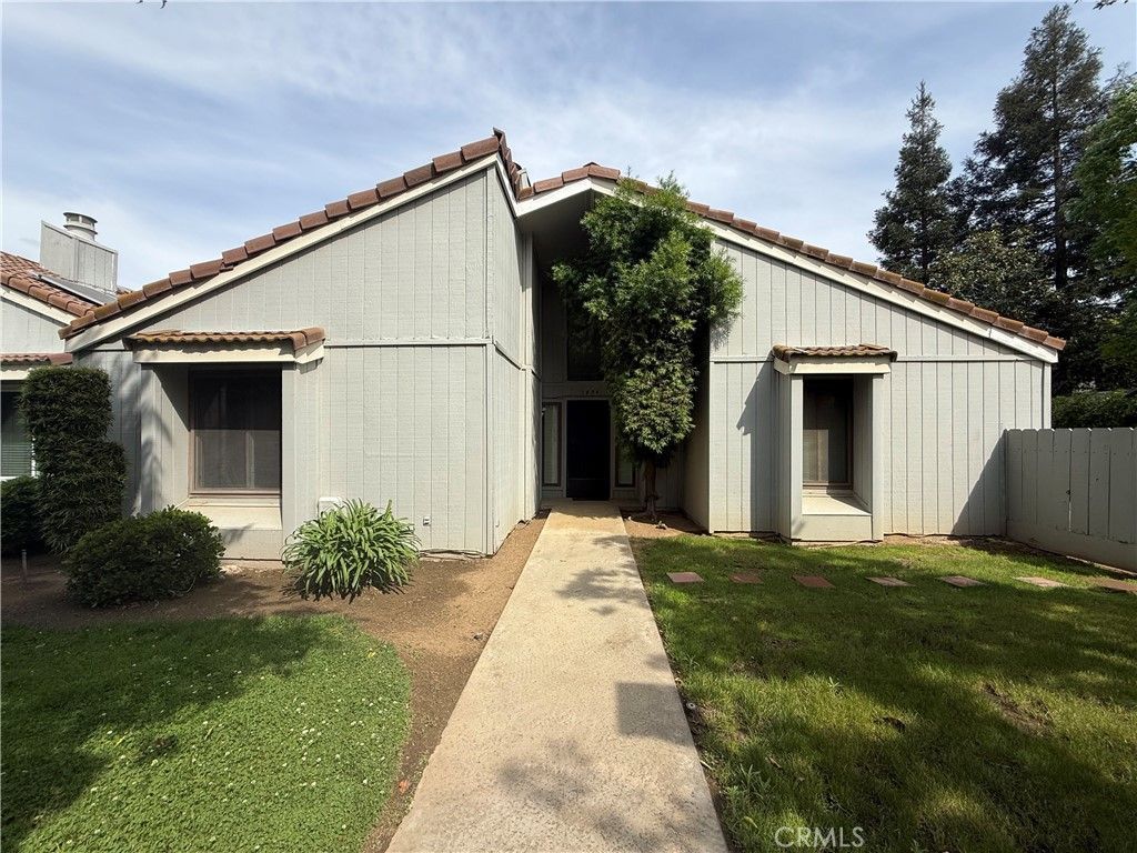 1854 Cougar Lane, Clovis, CA 93611 Main Photo