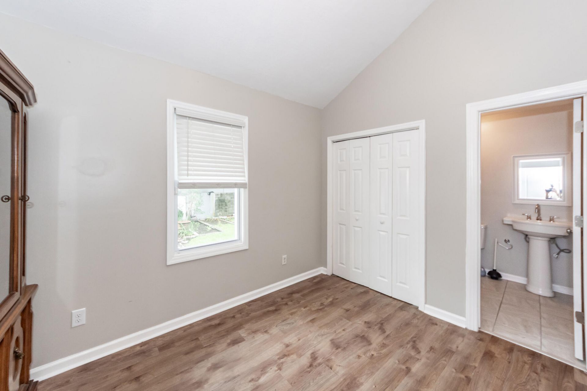 93 Romney Street Photo 7